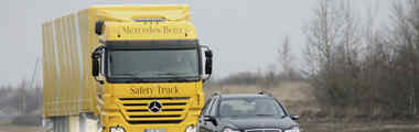 Высокие награды для грузовика Mercedes-Benz Actros Safety Truck с системой экстренного торможения Active Brake Assist